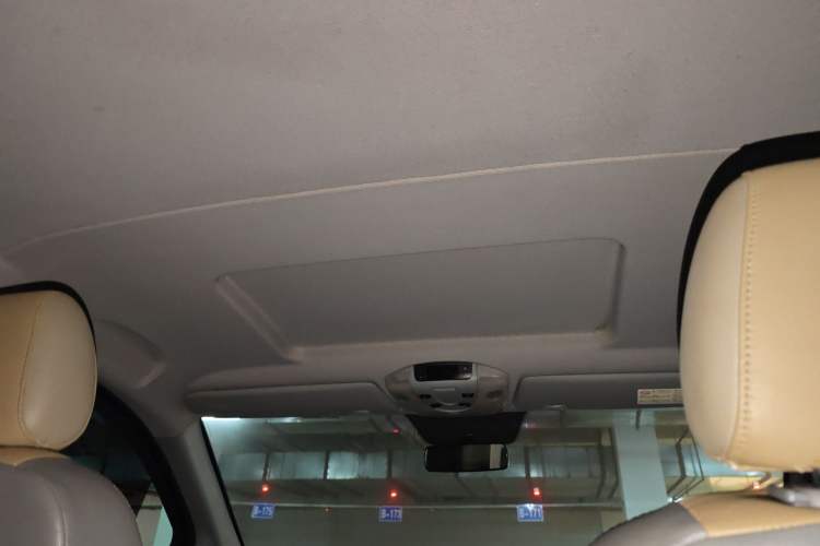 Used Mercedes-Benz Vito 2013 3.0L Business Edition Headliner