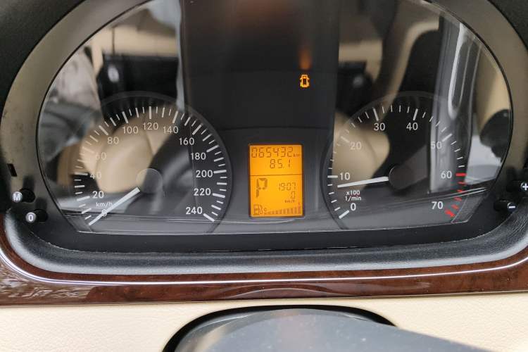 Used Mercedes-Benz Vito 2013 3.0L Elite Edition Instrument Cluster