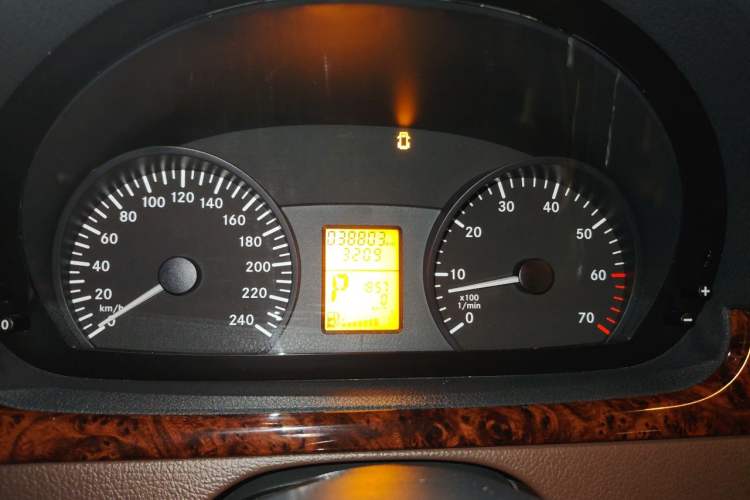Used Mercedes-Benz Vito 2013 3.0L Elite Edition Instrument Cluster