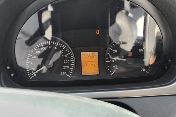 Used Mercedes-Benz Vito 2013 3.0L Elite Edition Instrument Cluster