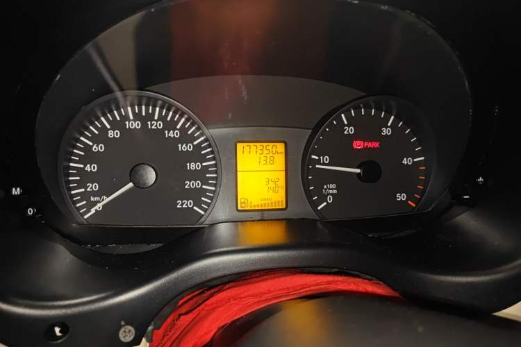 Used Mercedes-Benz Vito 2013 2.1T Elite Edition Instrument Cluster