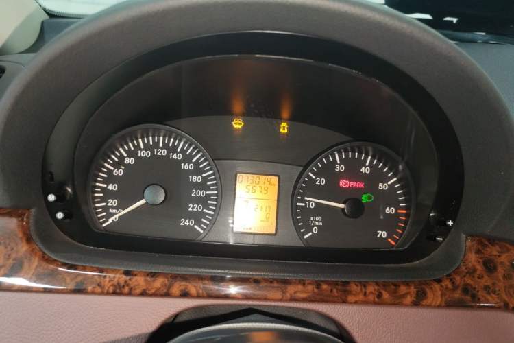 Used Mercedes-Benz Vito 2013 3.0L Elite Edition Instrument Cluster