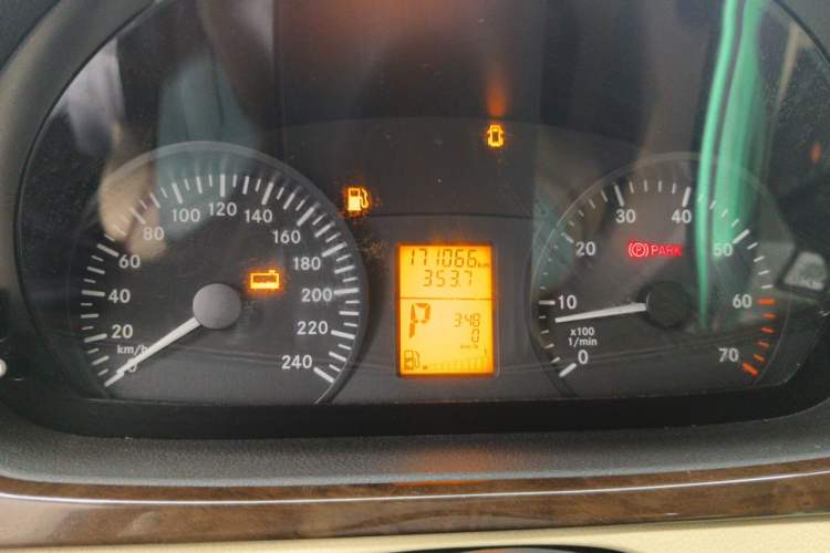 Used Mercedes-Benz Vito  Instrument Cluster
