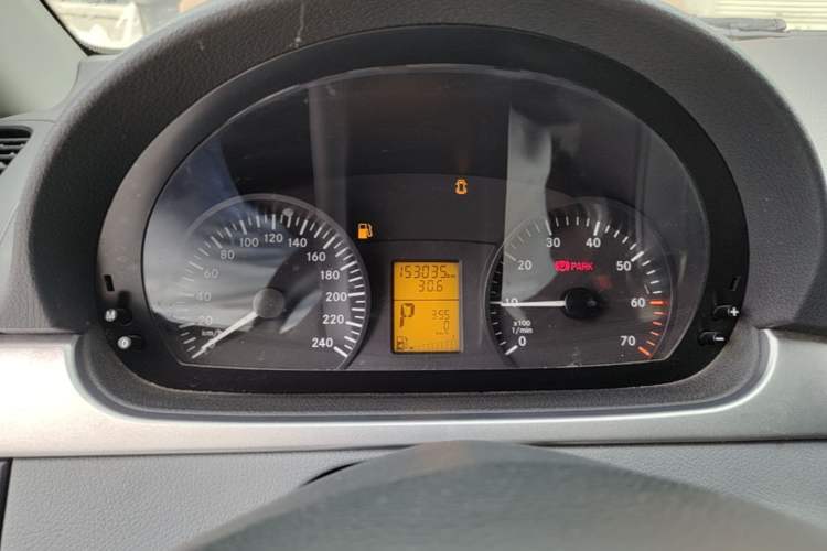 Used Mercedes-Benz Vito 2013 3.0L Elite Edition Instrument Cluster
