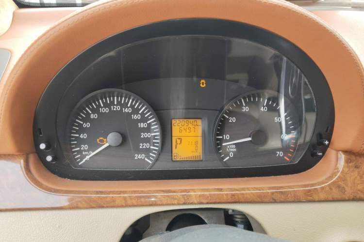 Used Mercedes-Benz Vito 2013 3.0L Elite Edition Instrument Cluster