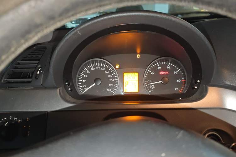 Used Mercedes-Benz Vito 2013 3.0L Business Edition Instrument Cluster