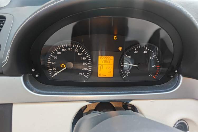 Used Mercedes-Benz Vito 2013 3.0L Elite Edition Instrument Cluster