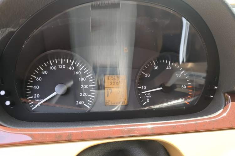 Used Mercedes-Benz Vito 2013 3.0L Elite Edition Instrument Cluster