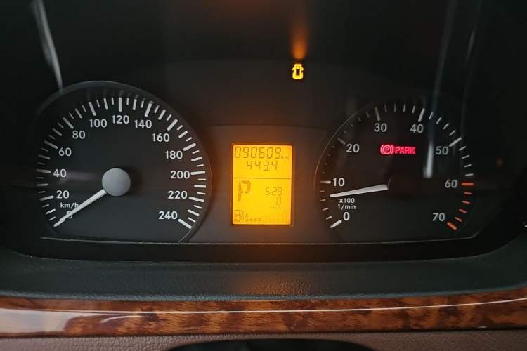 Used Mercedes-Benz Vito 2013 3.0L Elite Edition Instrument Cluster