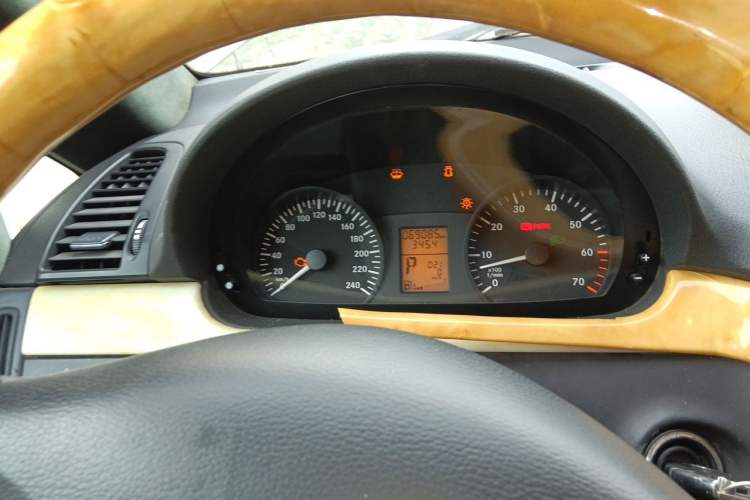 Used Mercedes-Benz Vito 2013 3.0L Elite Edition Instrument Cluster