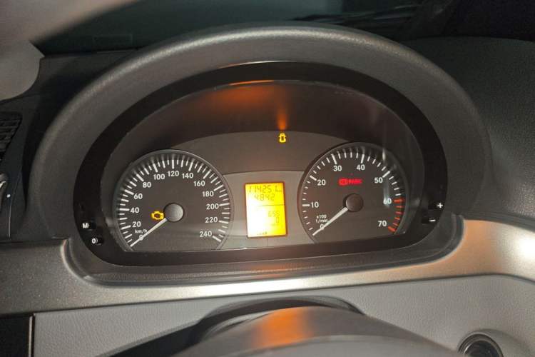 Used Mercedes-Benz Vito 2013 3.0L Elite Edition Instrument Cluster