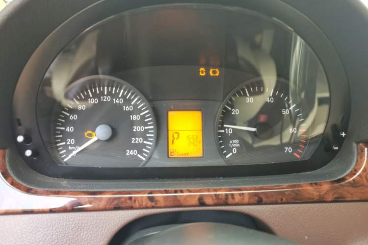 Used Mercedes-Benz Vito 2013 3.0L Elite Edition Instrument Cluster