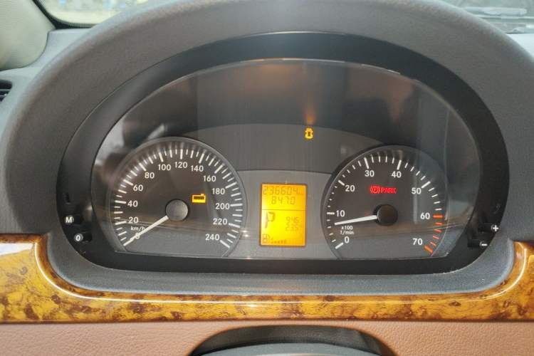 Used Mercedes-Benz Vito 2013 3.0L Elite Edition Instrument Cluster