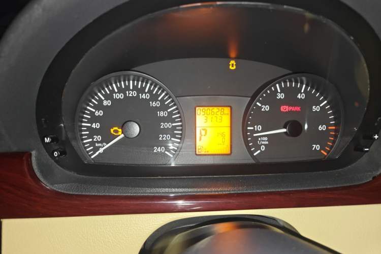 Used Mercedes-Benz Vito 2013 3.0L Business Edition Instrument Cluster