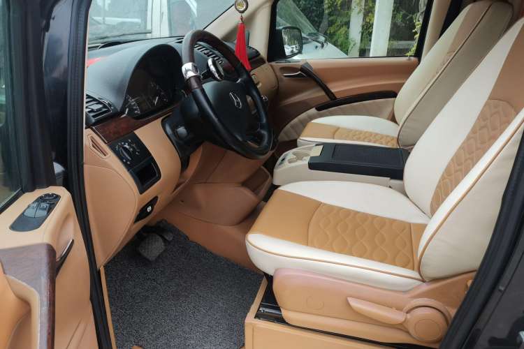 Used Mercedes-Benz Vito 2013 3.0L Elite Edition Interior 2