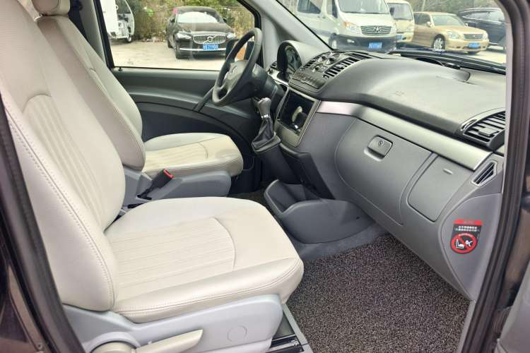 Used Mercedes-Benz Vito 2013 3.0L Elite Edition Interior 4