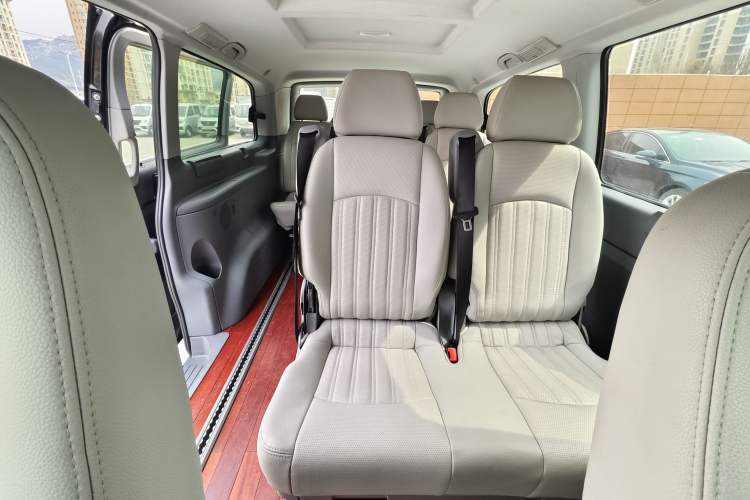 Used Mercedes-Benz Vito 2013 3.0L Elite Edition Interior 6