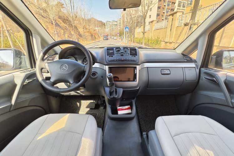 Used Mercedes-Benz Vito 2013 3.0L Elite Edition Interior 8