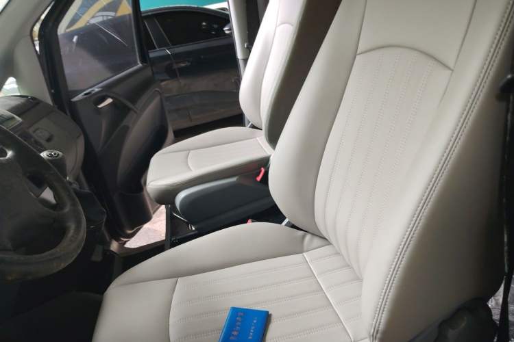 Used Mercedes-Benz Vito 2013 3.0L Elite Edition Left Front Seat
