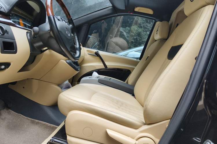 Used Mercedes-Benz Vito 2013 3.0L Elite Edition Left Front Seat