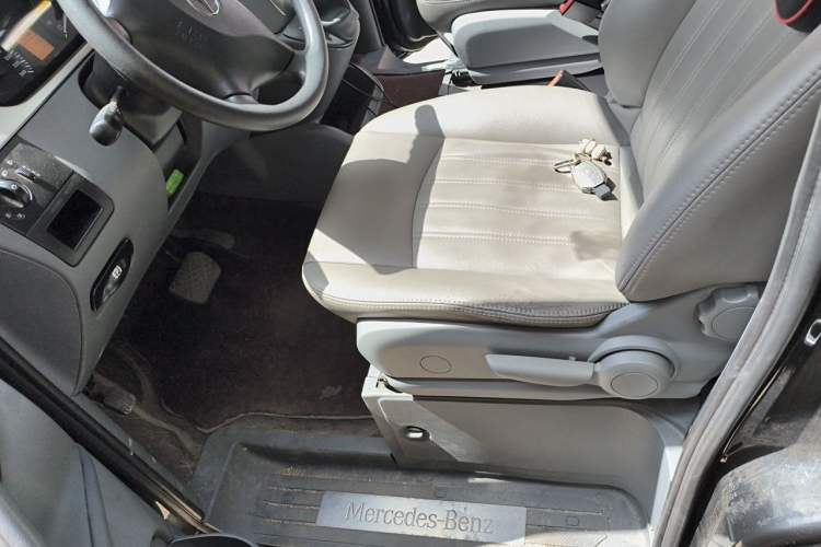 Used Mercedes-Benz Vito 2013 3.0L Elite Edition Left Front Seat