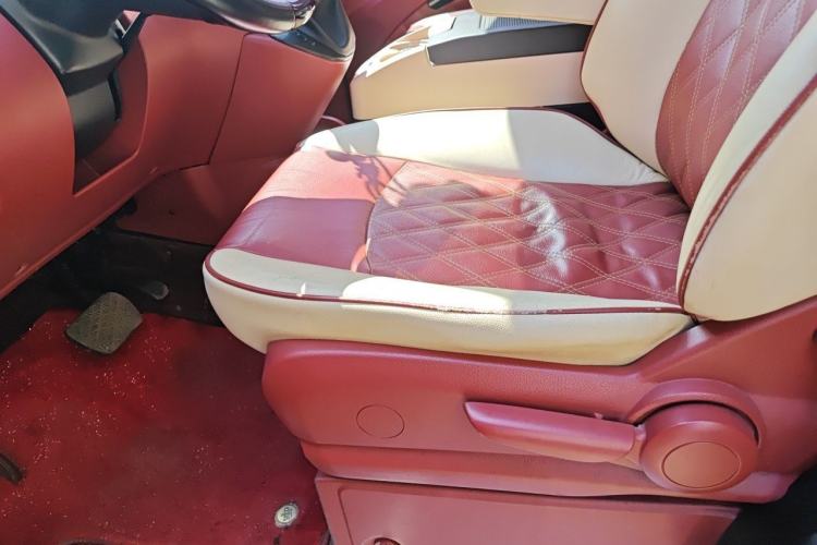 Used Mercedes-Benz Vito 2013 3.0L Elite Edition Left Front Seat