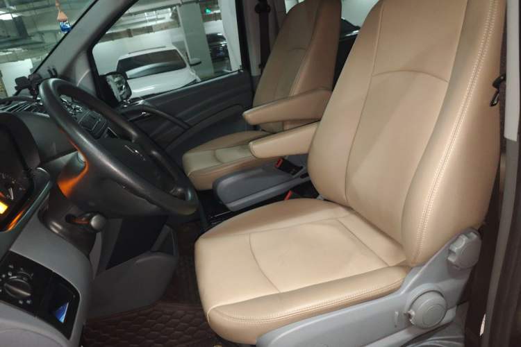 Used Mercedes-Benz Vito 2013 3.0L Elite Edition Left Front Seat