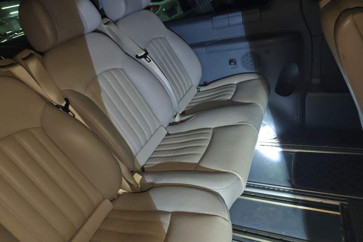 Used Mercedes-Benz Vito 2013 3.0L Business Edition Left Rear Seat