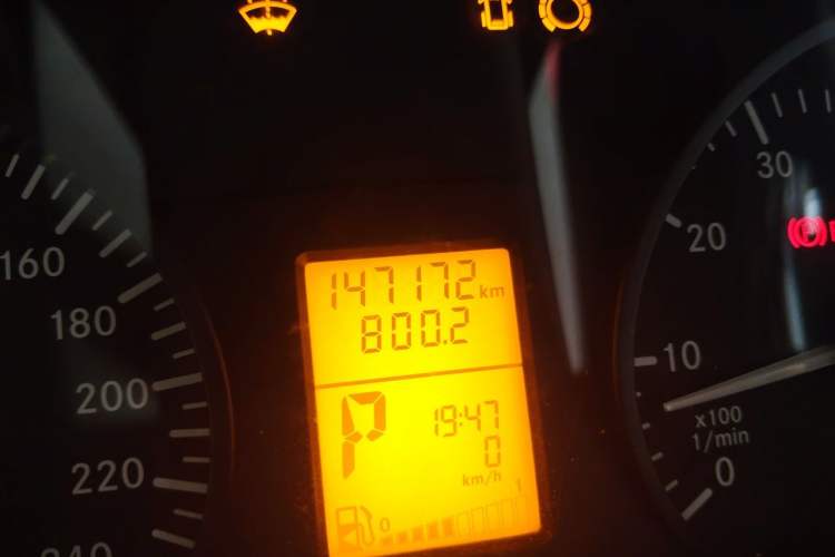 Used Mercedes-Benz Vito 2013 3.0L Elite Edition Odometer Close Up