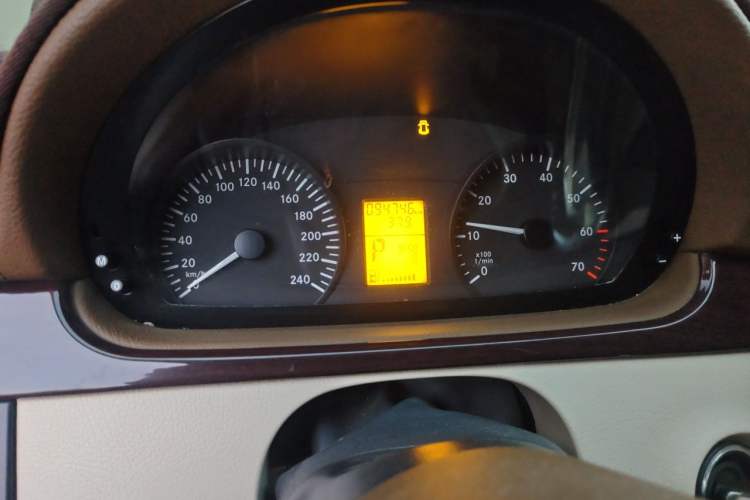 Used Mercedes-Benz Vito  Odometer Close Up