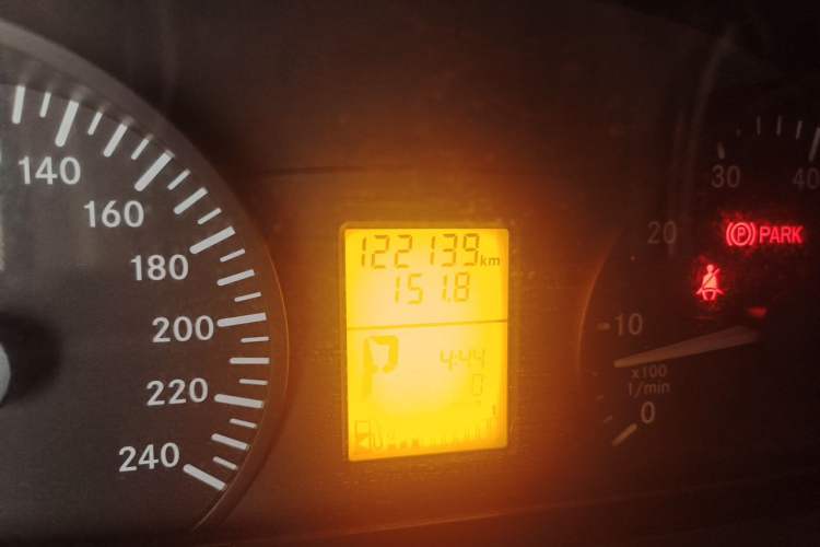Used Mercedes-Benz Vito 2013 3.0L Business Edition Odometer Close Up