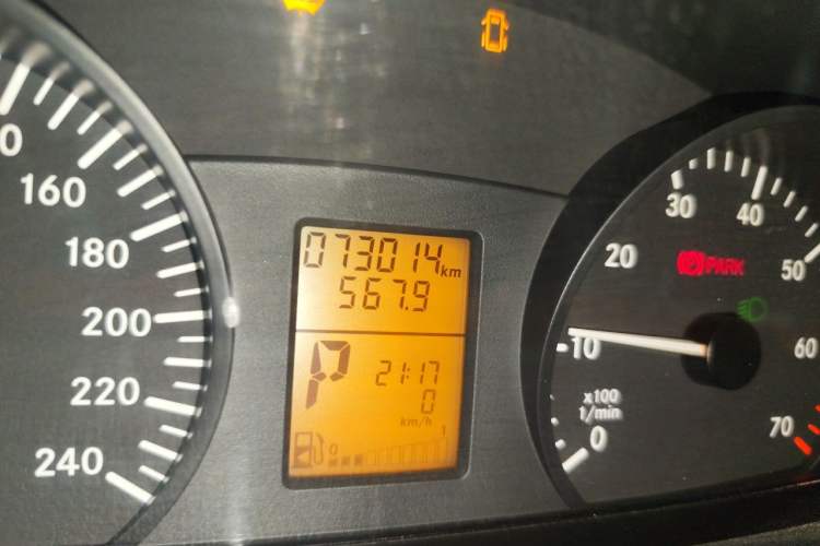 Used Mercedes-Benz Vito 2013 3.0L Elite Edition Odometer Close Up