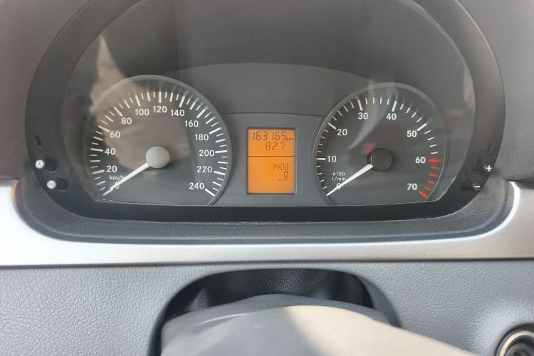 Used Mercedes-Benz Vito 2013 3.0L Elite Edition Odometer Close Up