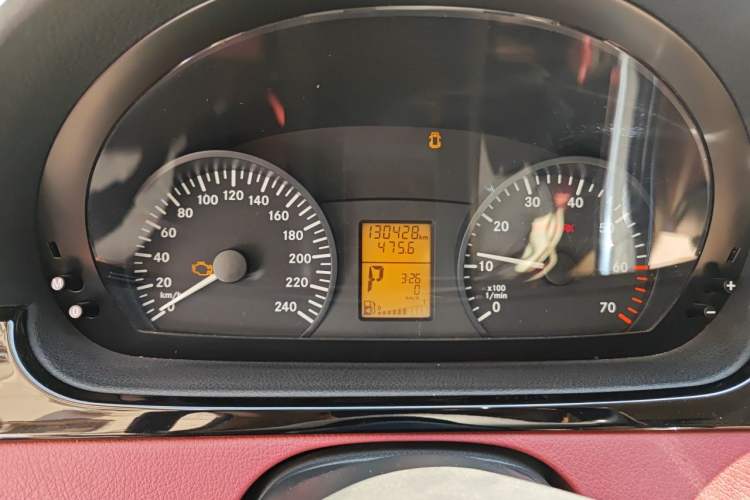 Used Mercedes-Benz Vito 2013 3.0L Elite Edition Odometer Close Up