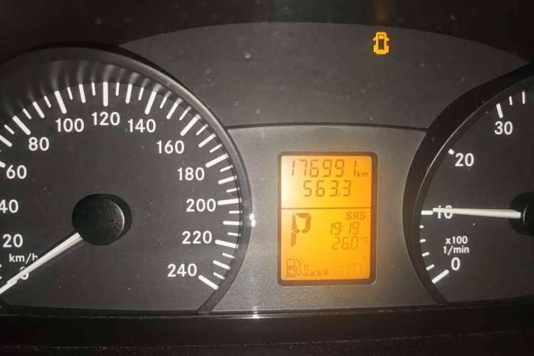 Used Mercedes-Benz Vito 2013 3.0L Elite Edition Odometer Close Up