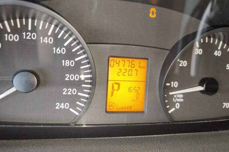 Used Mercedes-Benz Vito  Odometer Close Up
