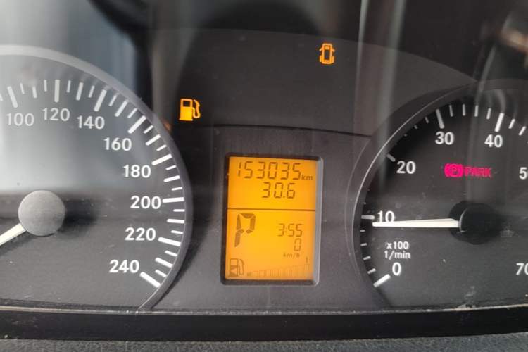 Used Mercedes-Benz Vito 2013 3.0L Elite Edition Odometer Close Up