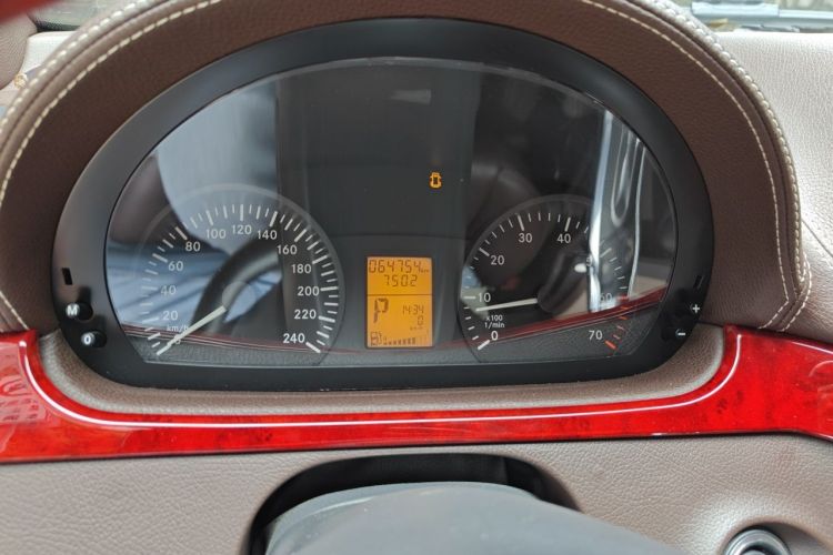 Used Mercedes-Benz Vito 2013 3.0L Business Edition Odometer Close Up