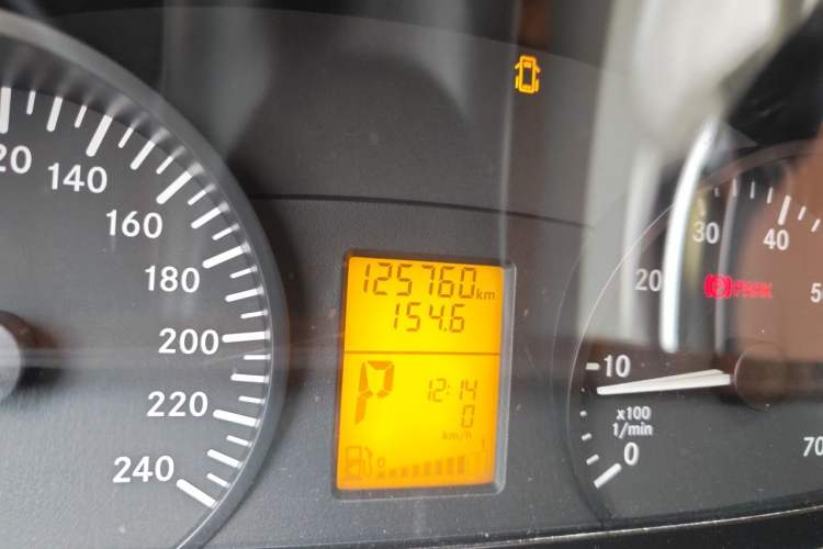 Used Mercedes-Benz Vito  Odometer Close Up