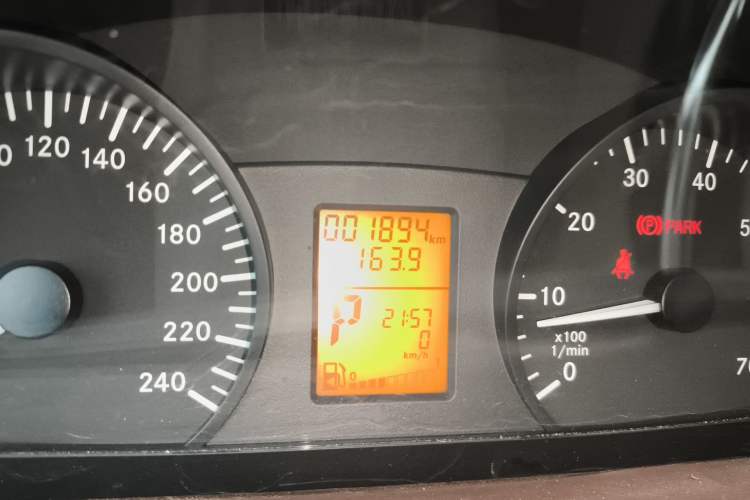Used Mercedes-Benz Vito 2013 3.0L Business Edition Odometer Close Up