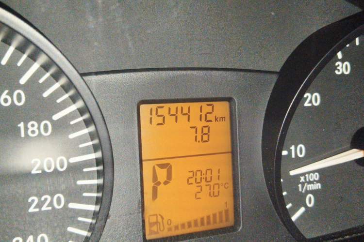 Used Mercedes-Benz Vito 2013 3.0L Elite Edition Odometer Close Up