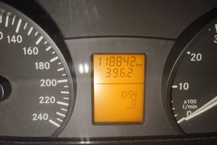 Used Mercedes-Benz Vito 2013 3.0L Elite Edition Odometer Close Up
