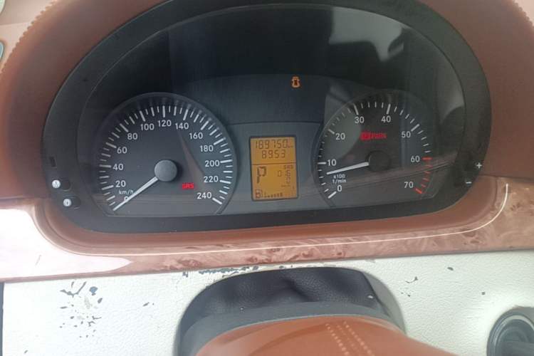 Used Mercedes-Benz Vito 2013 3.0L Elite Edition Odometer Close Up