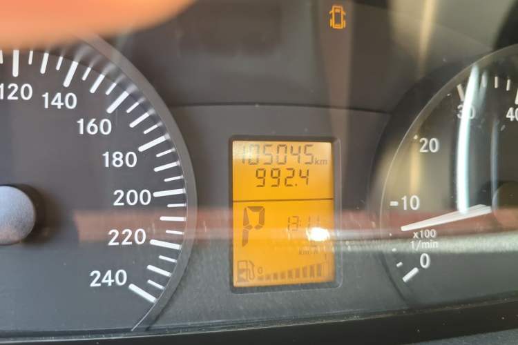 Used Mercedes-Benz Vito 2013 3.0L Elite Edition Odometer Close Up