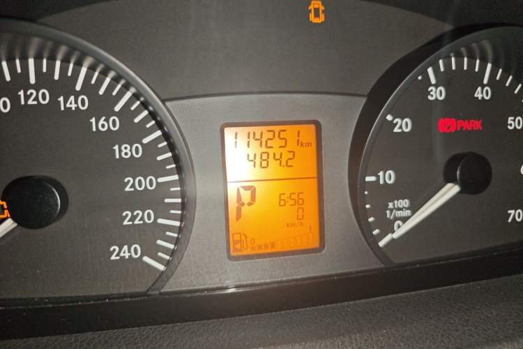Used Mercedes-Benz Vito 2013 3.0L Elite Edition Odometer Close Up