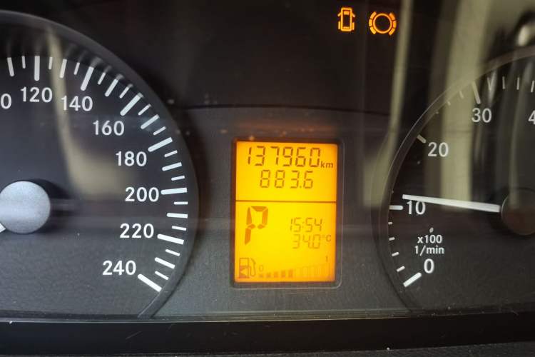 Used Mercedes-Benz Vito 2013 3.0L Elite Edition Odometer Close Up
