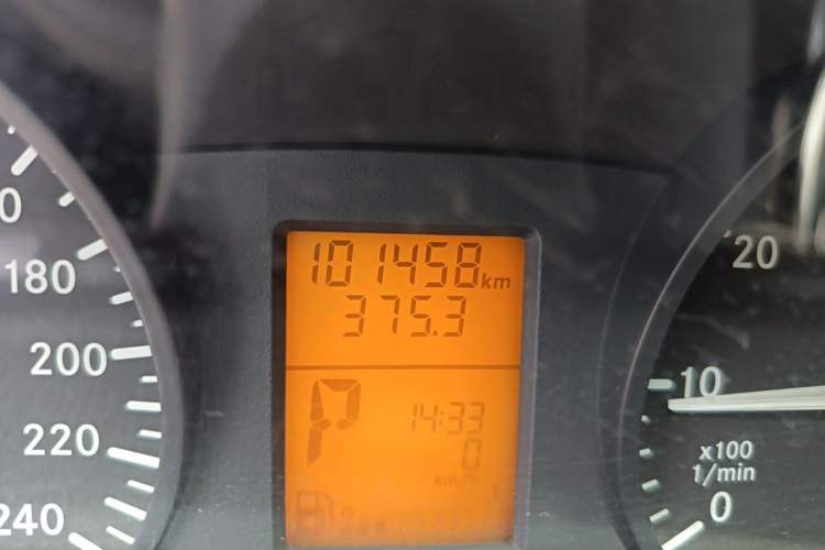 Used Mercedes-Benz Vito 2013 3.0L Elite Edition Odometer Close Up