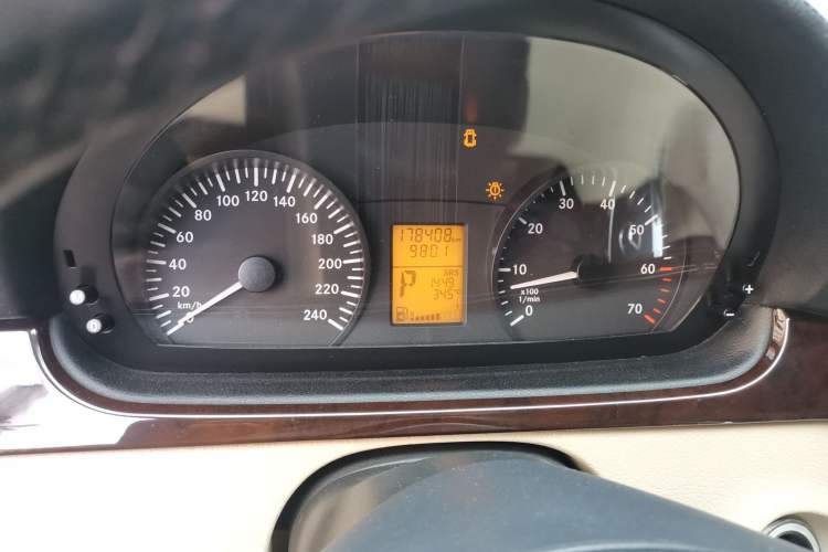 Used Mercedes-Benz Vito 2013 3.0L Elite Edition Odometer Close Up