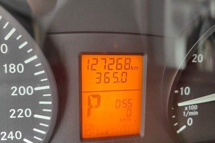 Used Mercedes-Benz Vito 2013 3.0L Elite Edition Odometer Close Up