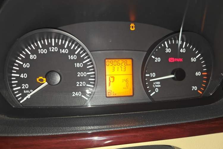 Used Mercedes-Benz Vito 2013 3.0L Business Edition Odometer Close Up